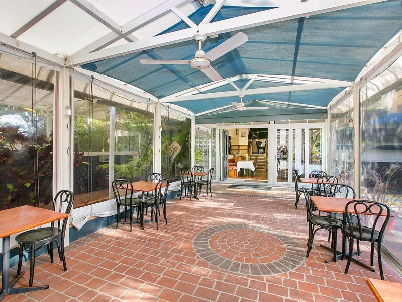 1/2 Queensland Avenue, Broadbeach QLD 4218