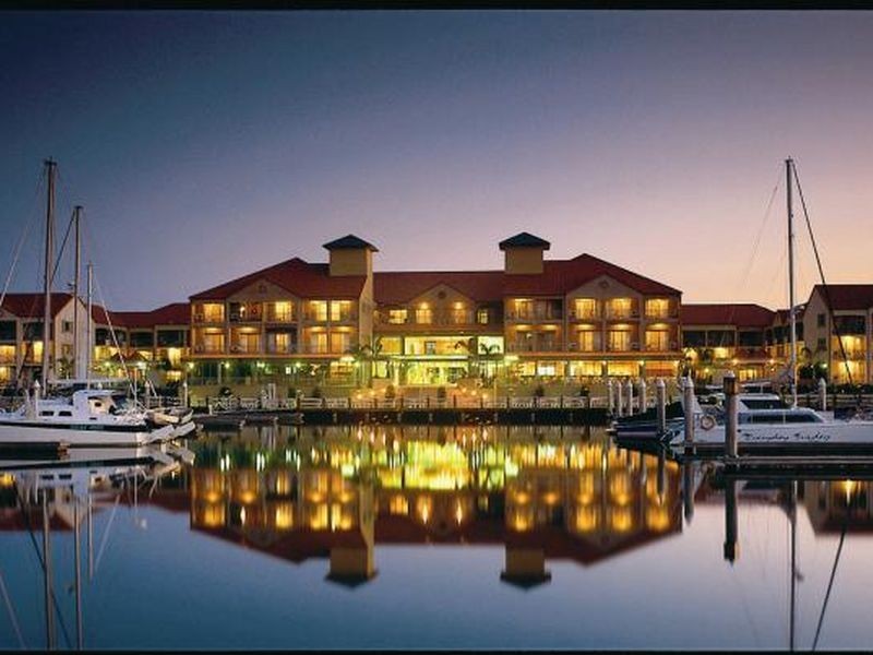 2/11 John Lund Drive, Hope Island QLD 4212