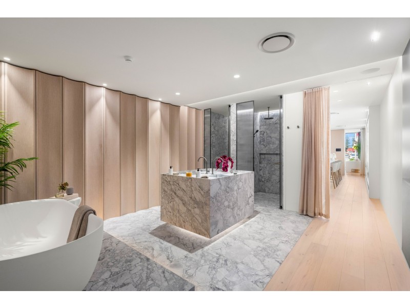 12/90-100 Surf Parade, Broadbeach QLD 4218