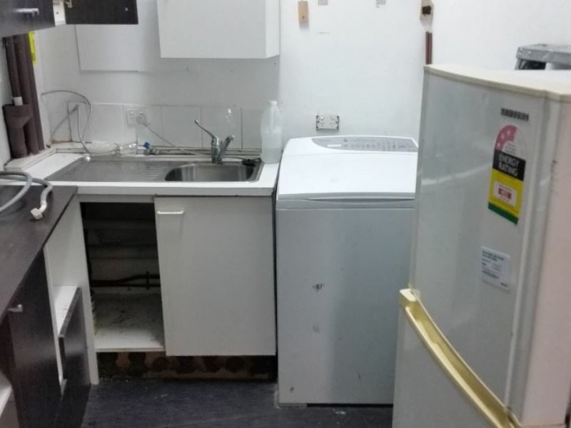 Shop 15/230 Napper Road, Arundel QLD 4214