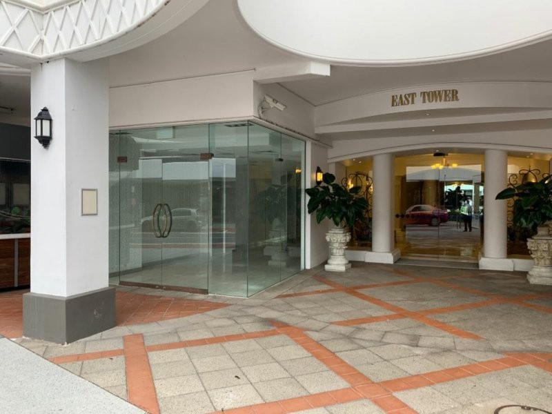 Shop 5/90 Surf Parade, Broadbeach QLD 4218