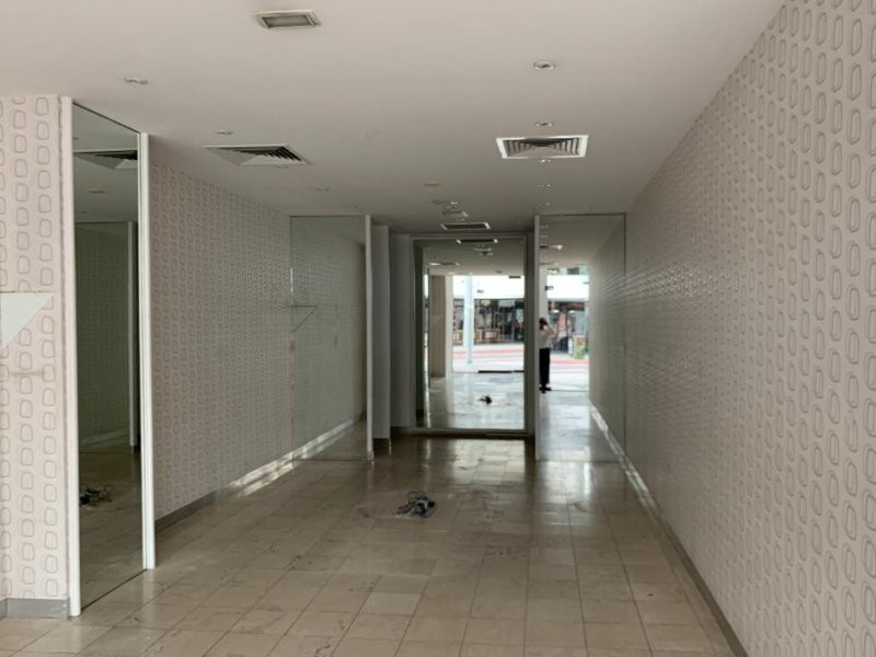 Shop 5/90 Surf Parade, Broadbeach QLD 4218