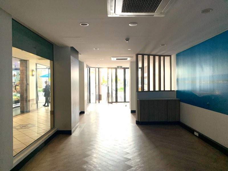 Shop 9/90 Surf Parade, Broadbeach QLD 4218