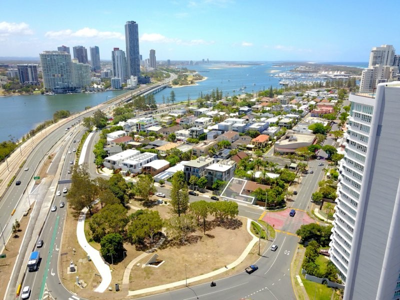 2/6 Tedder Avenue, Main Beach QLD 4217