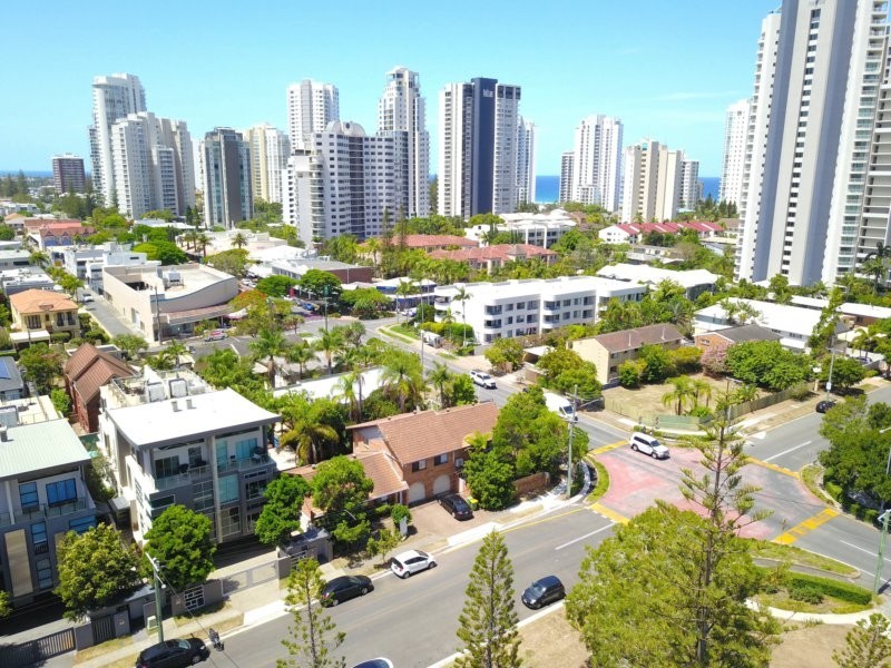 2/6 Tedder Avenue, Main Beach QLD 4217