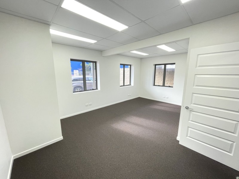 8 RAWLINS STREET, Southport QLD 4215