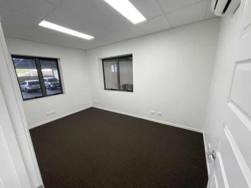 8 RAWLINS STREET, Southport QLD 4215