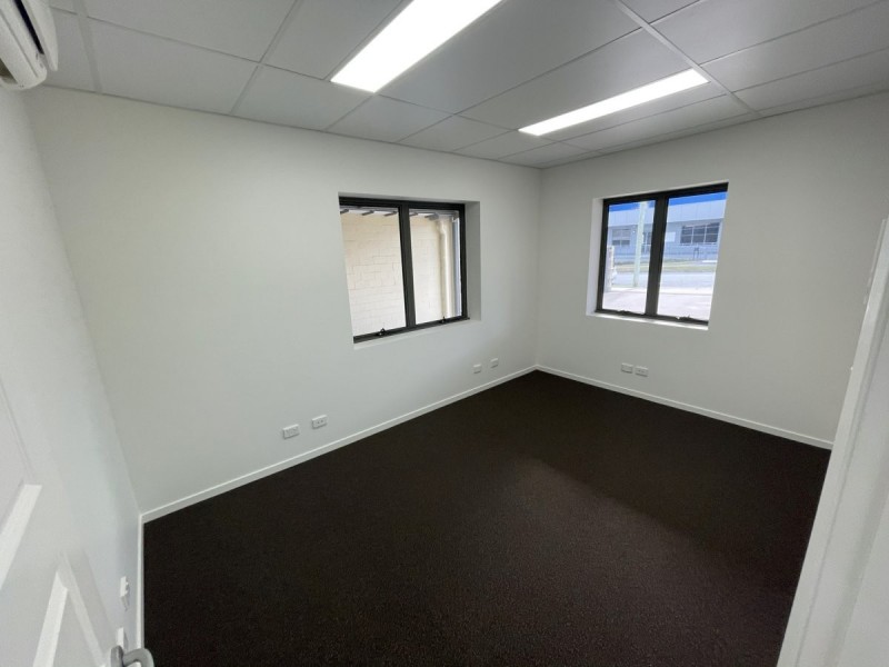 8 RAWLINS STREET, Southport QLD 4215