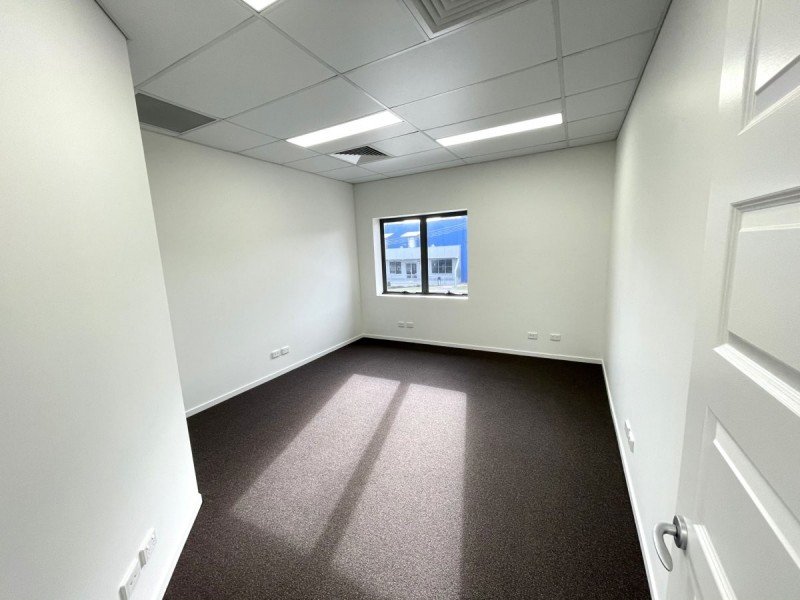 8 RAWLINS STREET, Southport QLD 4215