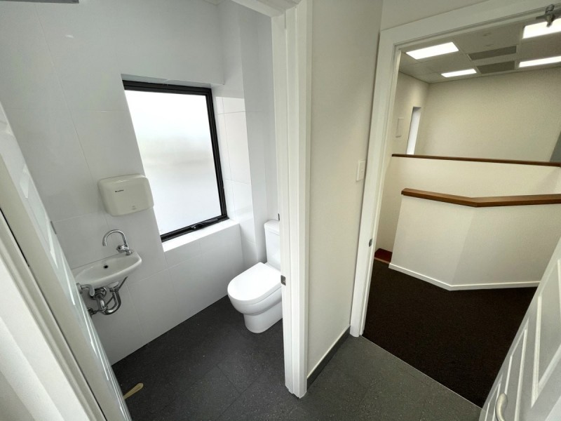 8 RAWLINS STREET, Southport QLD 4215