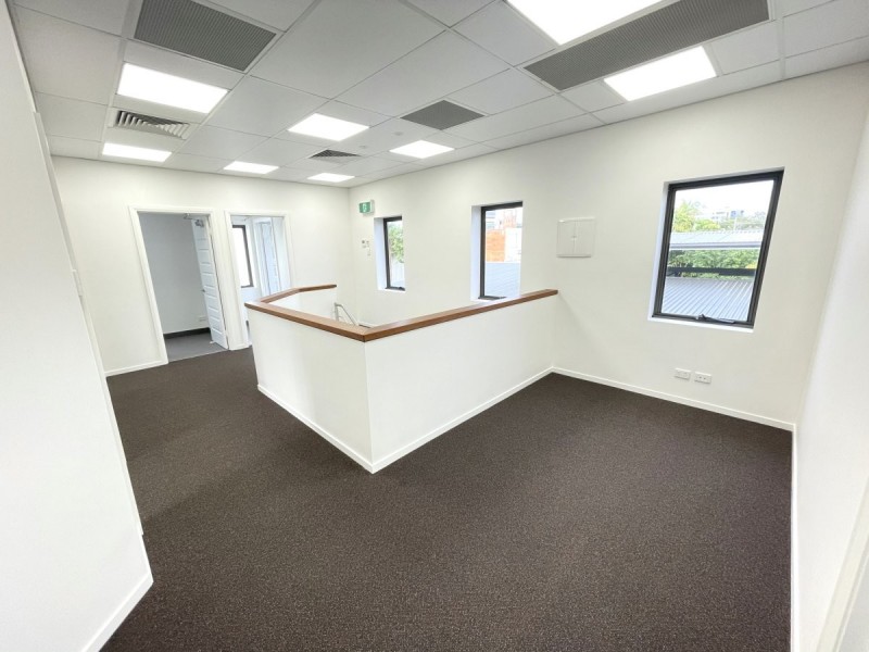 8 RAWLINS STREET, Southport QLD 4215