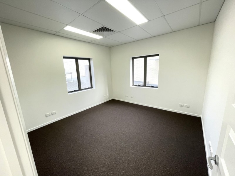 8 RAWLINS STREET, Southport QLD 4215