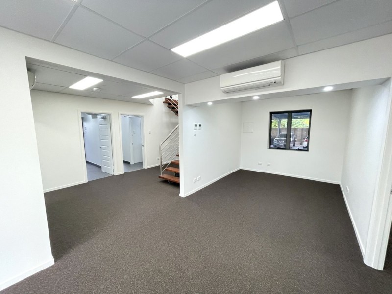 8 RAWLINS STREET, Southport QLD 4215