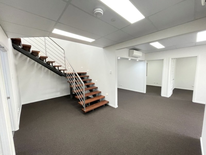 8 RAWLINS STREET, Southport QLD 4215