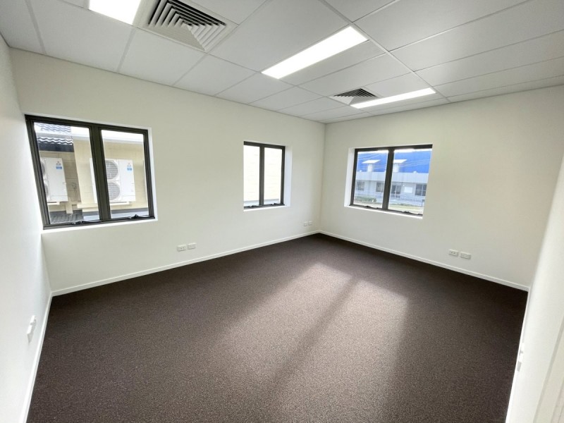 8 RAWLINS STREET, Southport QLD 4215