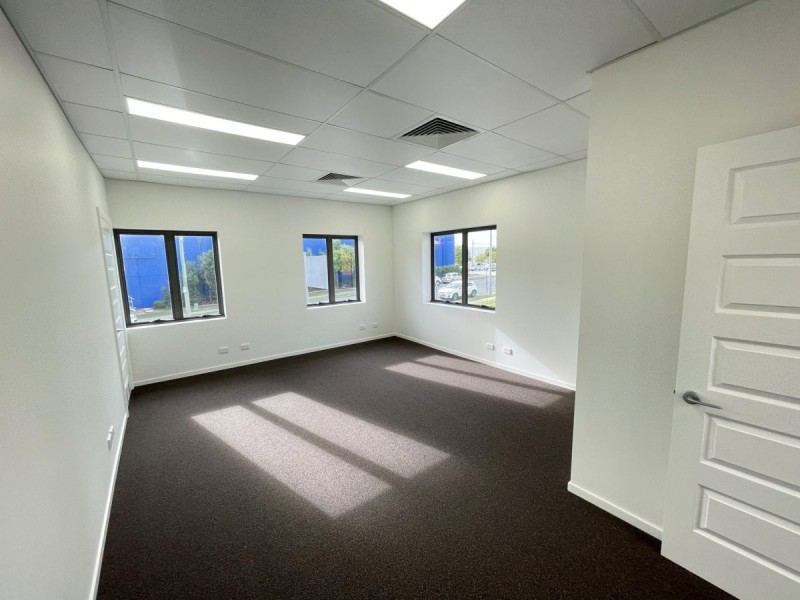 8 RAWLINS STREET, Southport QLD 4215