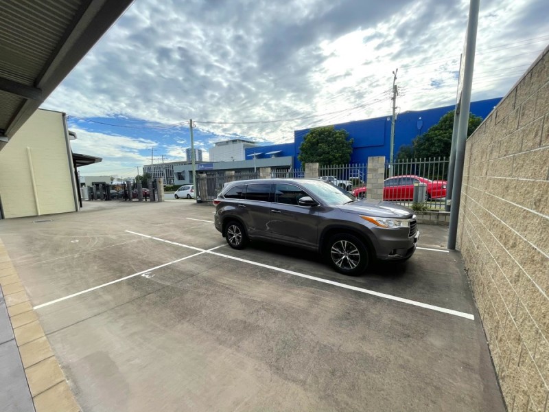 8 RAWLINS STREET, Southport QLD 4215