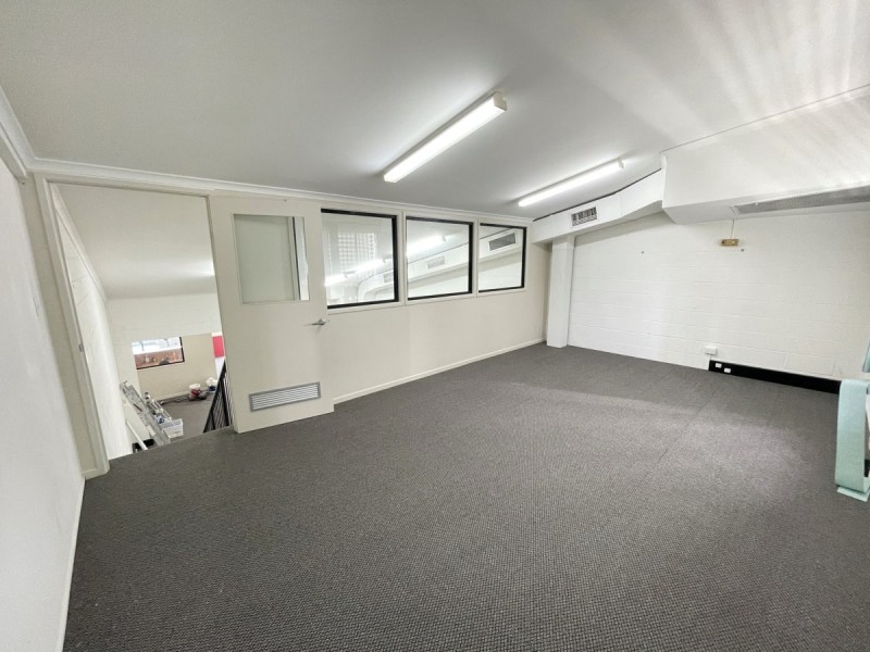 2/117 SCARBOROUGH STREET, Southport QLD 4215