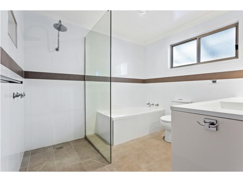 33 Goolara Avenue, Dalmeny NSW 2546