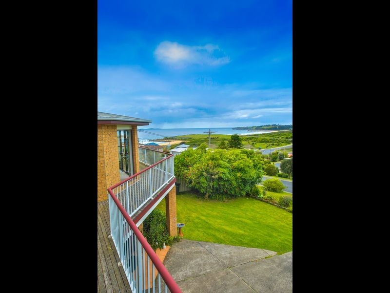 18 Sunnyside Crescent, Kianga NSW 2546