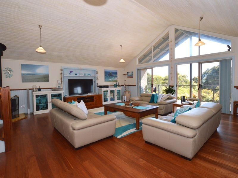 11 Dawn Parade, Kianga NSW 2546