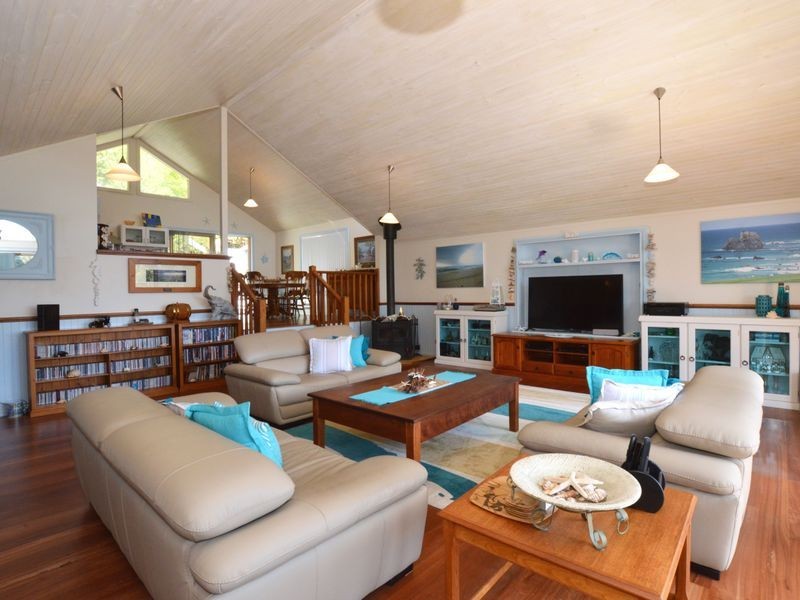 11 Dawn Parade, Kianga NSW 2546