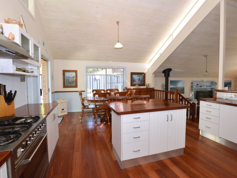 11 Dawn Parade, Kianga NSW 2546