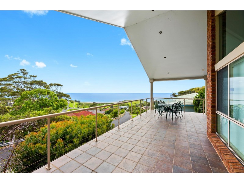 38 Warbler Crescent, North Narooma NSW 2546