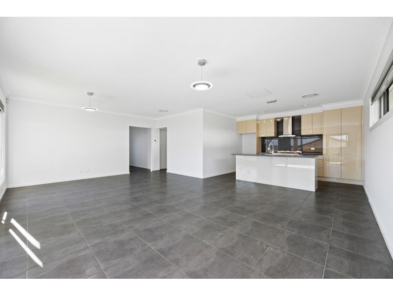 8 Dulip Close, Dalmeny NSW 2546