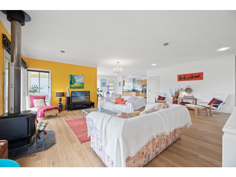 9 Creighton Parade, North Narooma NSW 2546