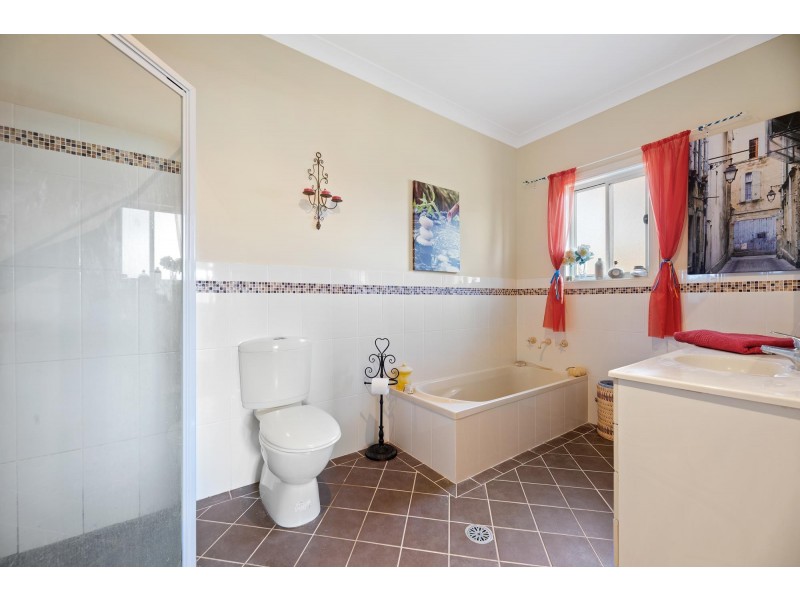 9 Creighton Parade, North Narooma NSW 2546