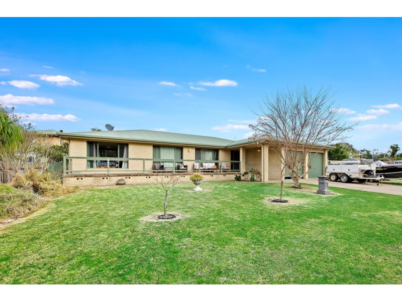 8 George Place, Dalmeny NSW 2546