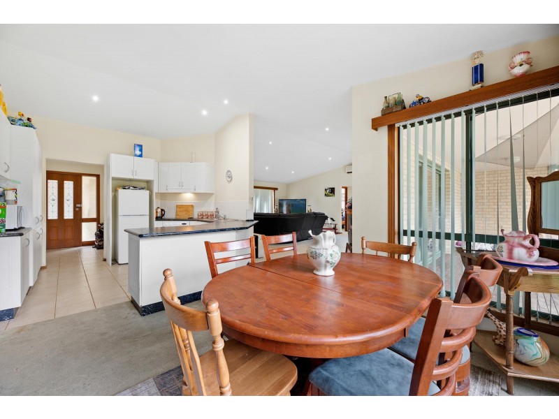 8 George Place, Dalmeny NSW 2546