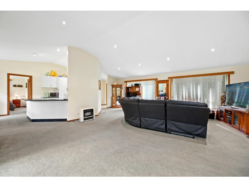 8 George Place, Dalmeny NSW 2546