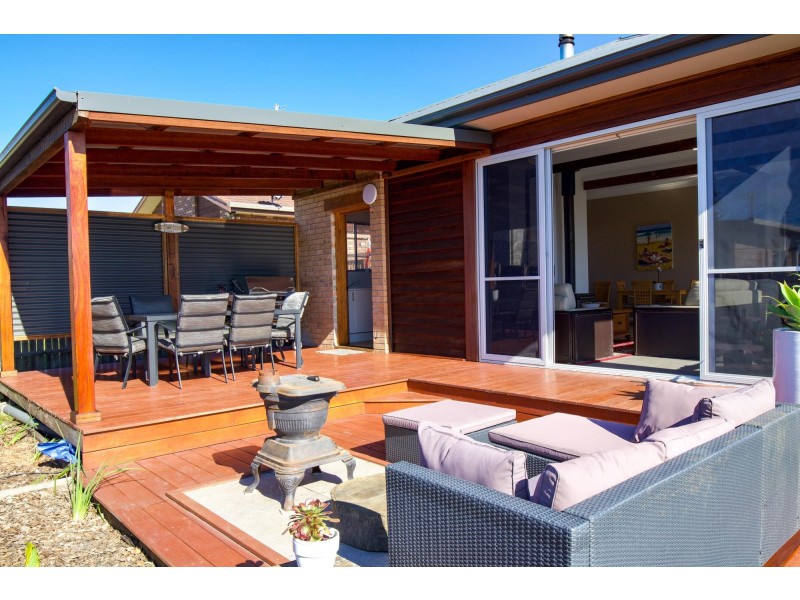 6 Sunset Boulevard, Kianga NSW 2546