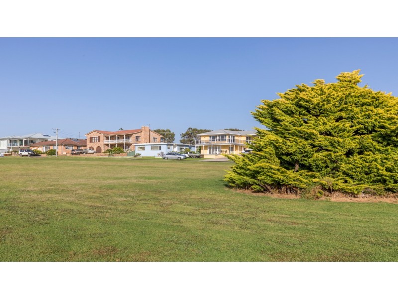 33 McMillan Crescent, Dalmeny NSW 2546