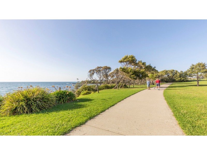 33 McMillan Crescent, Dalmeny NSW 2546