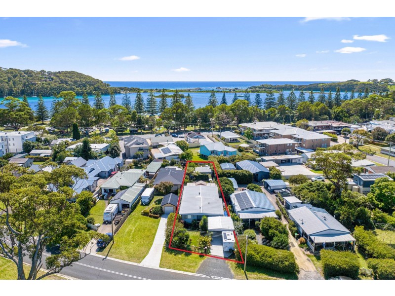 9 Riverside Drive, Narooma NSW 2546