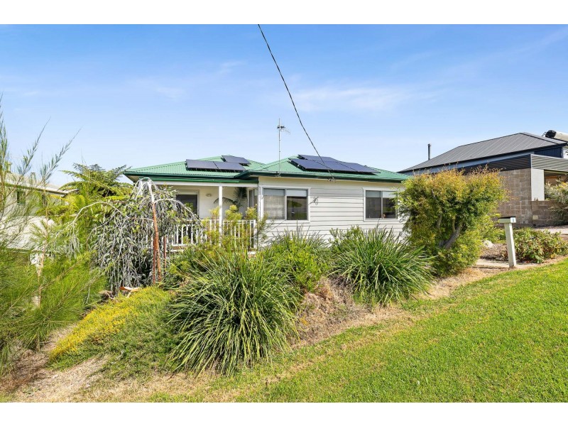 8 Ernest Street, Dalmeny NSW 2546