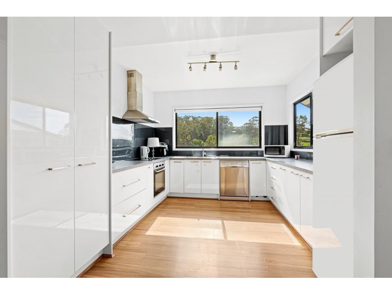 8 Creighton Parade, North Narooma NSW 2546