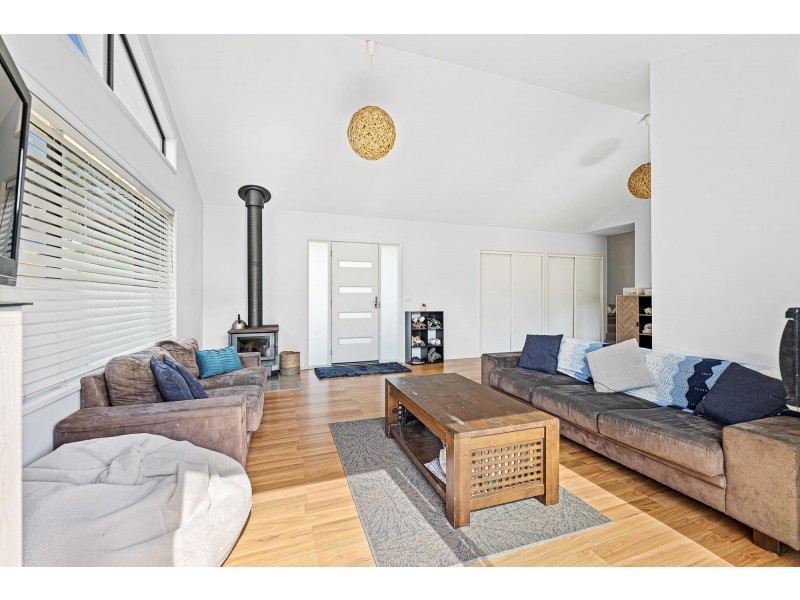 8 Creighton Parade, North Narooma NSW 2546