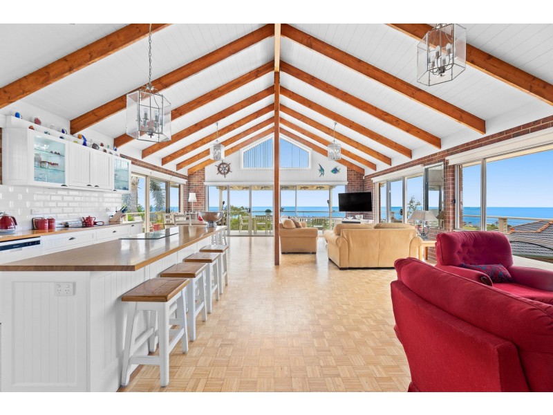 21 Dawn Parade, Kianga NSW 2546