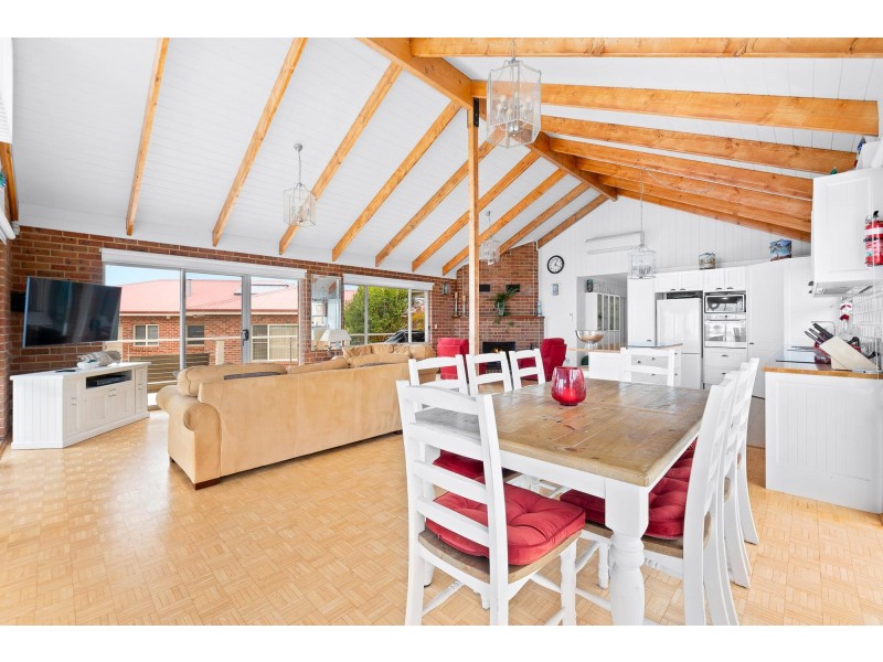 21 Dawn Parade, Kianga NSW 2546