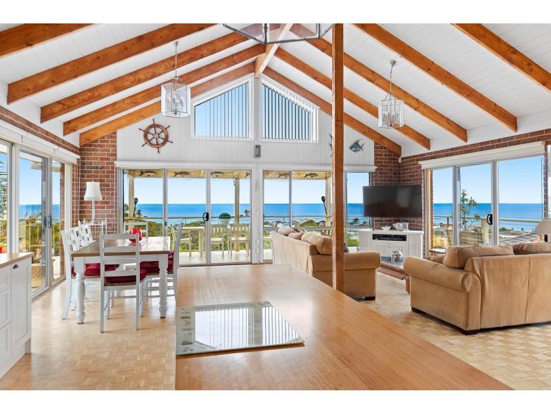 21 Dawn Parade, Kianga NSW 2546