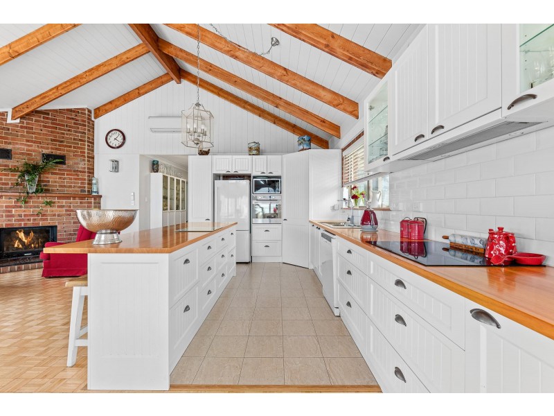 21 Dawn Parade, Kianga NSW 2546