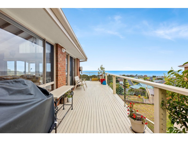 21 Dawn Parade, Kianga NSW 2546