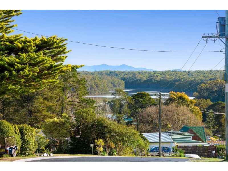 31 Thomson Parade, Dalmeny NSW 2546