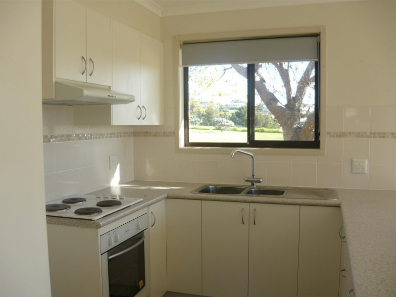 2/21 Noble Parade, Dalmeny NSW 2546