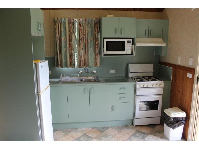 Cabin 4 Beauty Point Caravan Park, Bea, Bermagui NSW 2546