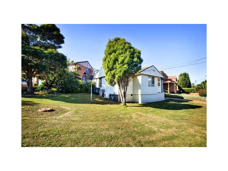 6 Nyan Street, Chifley NSW 2036